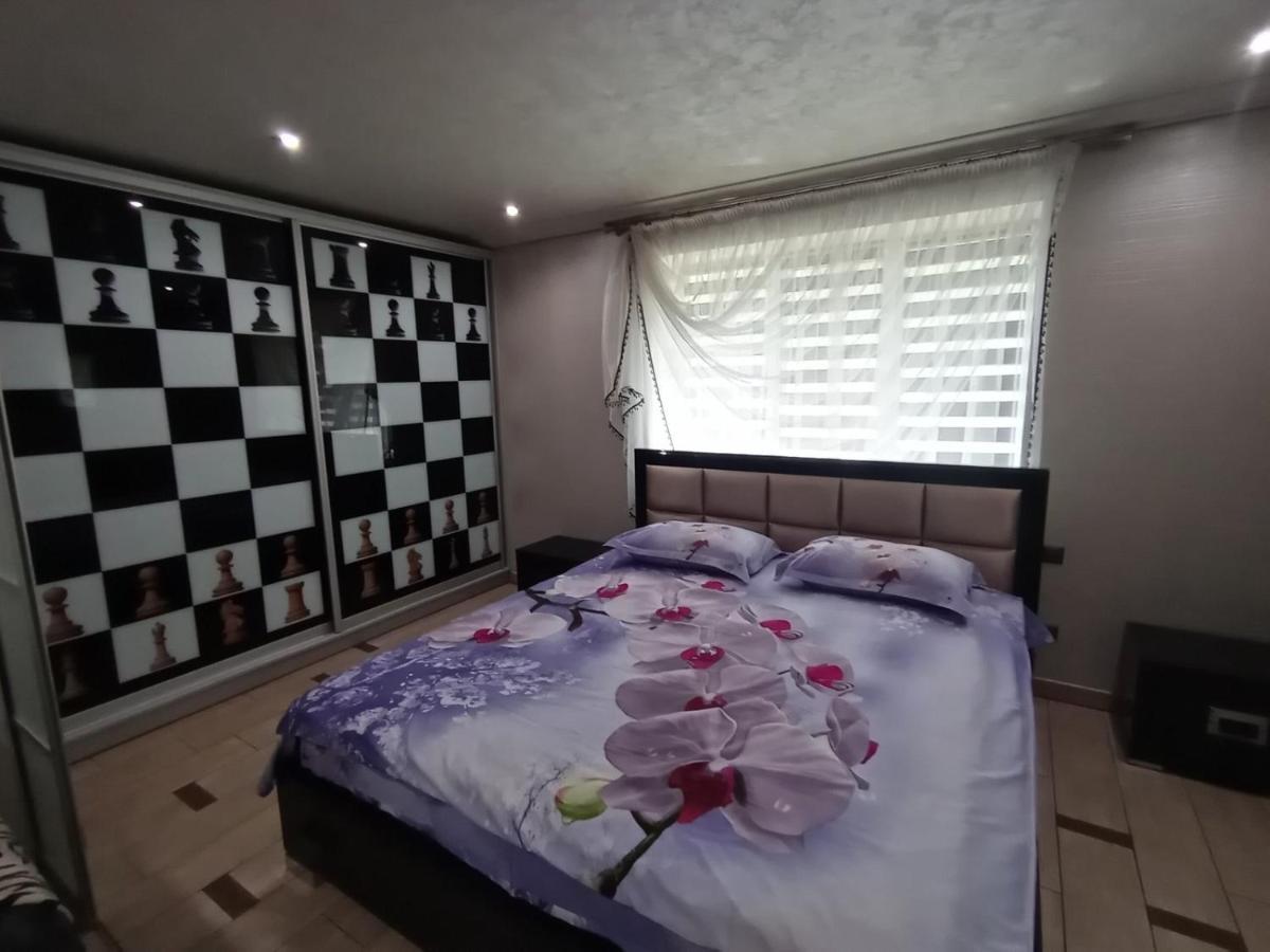 Apartment At Kvitka Polonyny 솔로친 외부 사진
